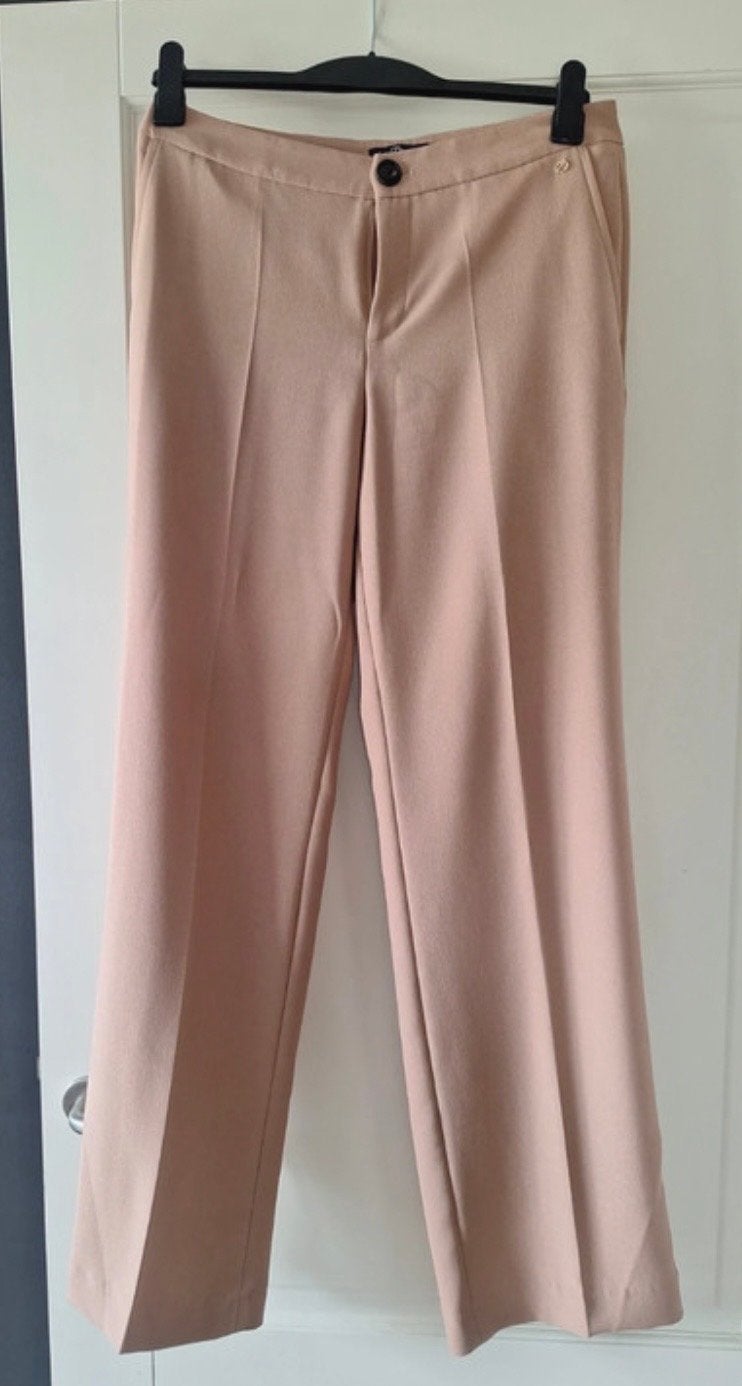 Nette beige broek van La Dress, maat S, model Geneva, Kleding | Dames, Broeken en Pantalons, Beige, Ophalen of Verzenden, Zo goed als nieuw