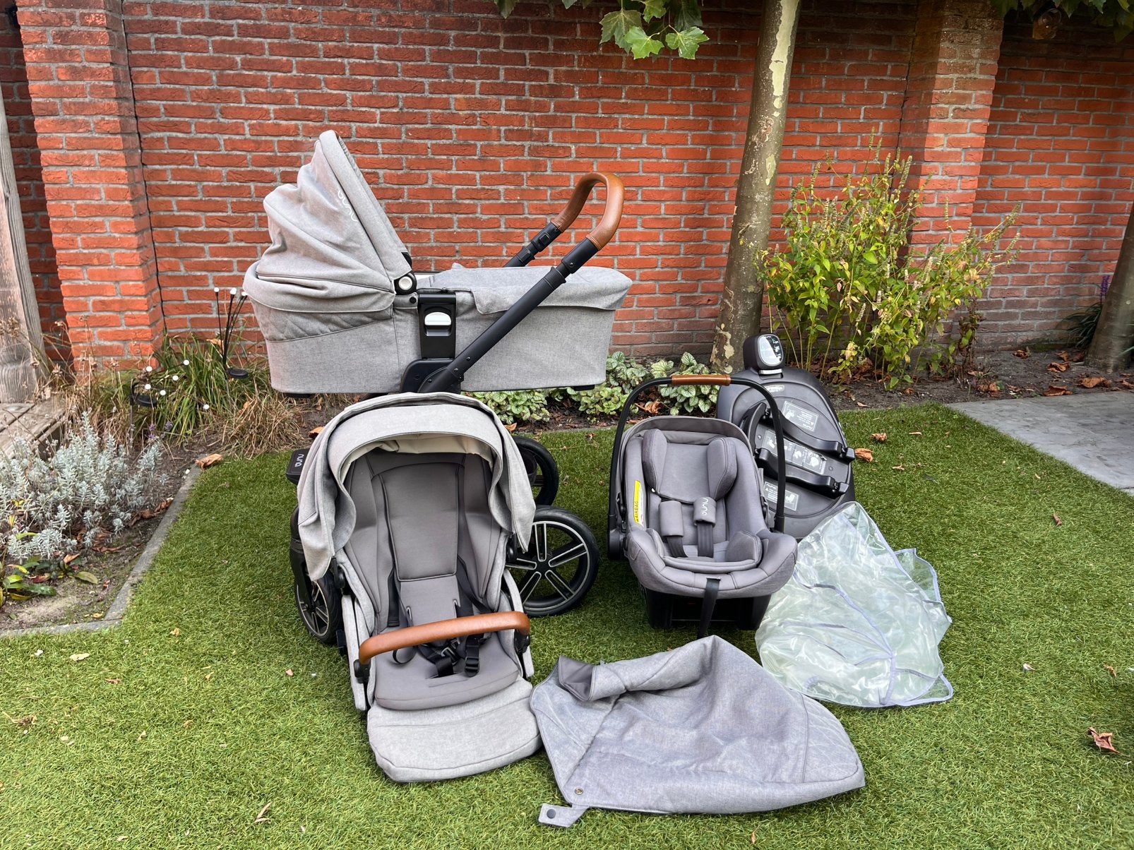 Nuna Mixx Next set: kinderwagen, wieg, autostoel en base, Zo goed als nieuw, Combiwagen, Met autostoeltje, Ophalen