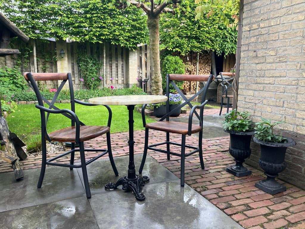 Bistro tuinset met 2 stoelen en marmeren tafelblad, Tuin en Terras, Tuinsets en Loungesets, Overige materialen, Eettafel, Zo goed als nieuw