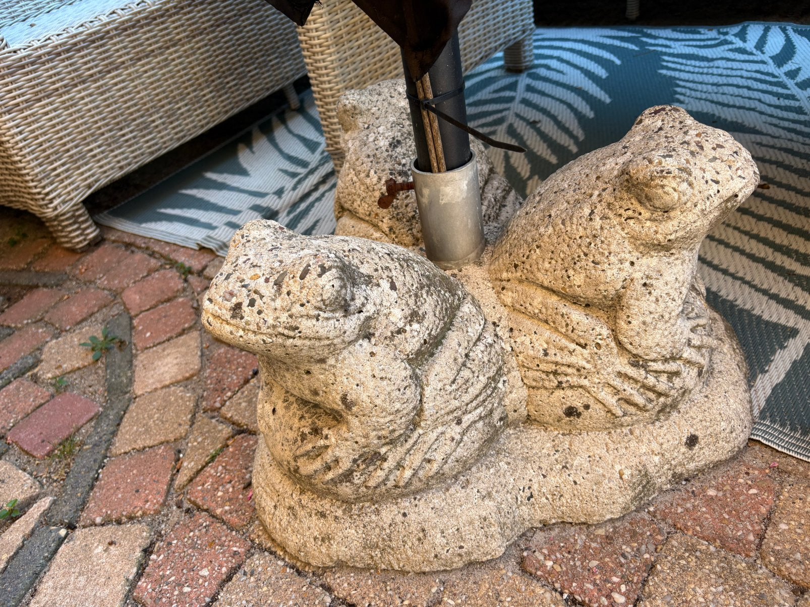 Parasol voet kikker, Ophalen, Gebruikt, Beton, Dierenbeeld
