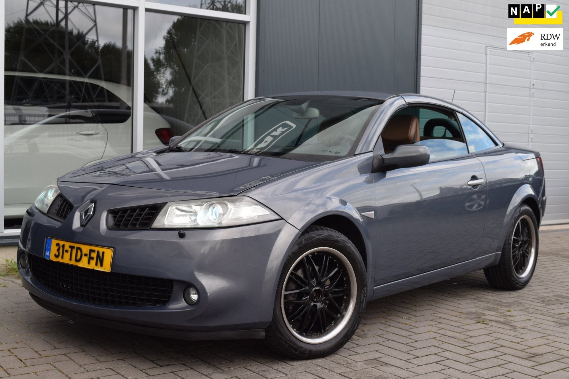 Renault Mégane Coupé-Cabriolet 2.0-16V Tech Line | Xenon |, Auto's, Voorwielaandrijving, 1998 cc, 135 pk, Gebruikt
