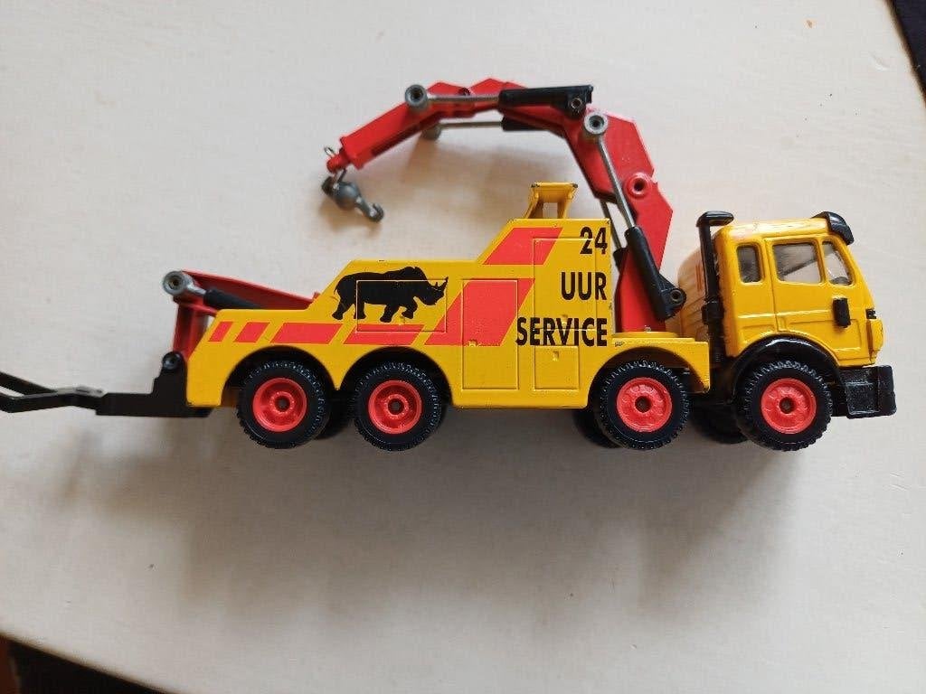 Siku Mercedes-Benz bergingstruck met schade aan de sleep, Hobby en Vrije tijd, Modelauto's | 1:50, Ophalen of Verzenden, Gebruikt