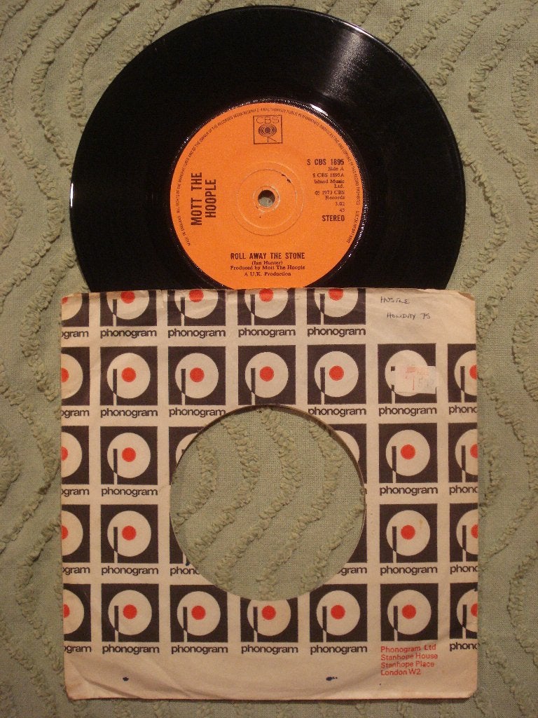 Mott The Hoople 7" Vinyl Single: ‘Roll away the stone’ (UK), Ophalen of Verzenden, Zo goed als nieuw, 7 inch, Rock en Metal
