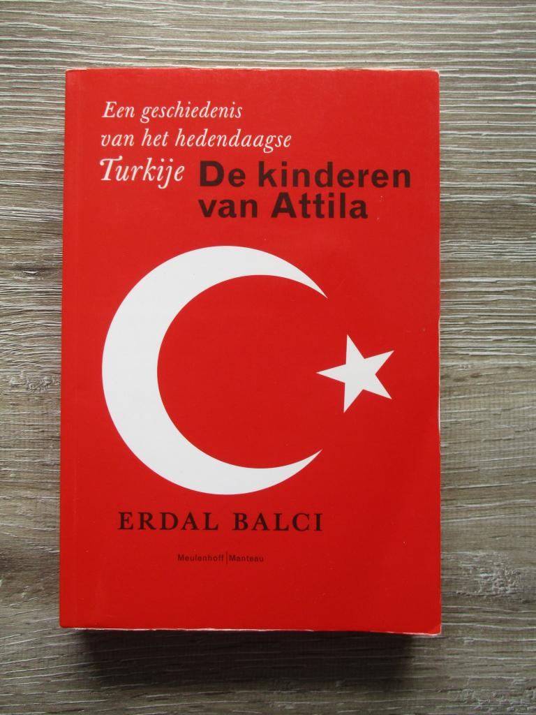 De kinderen van Attila; Een geschiedenis van het hedendaag, Ophalen of Verzenden, Gelezen, Europa