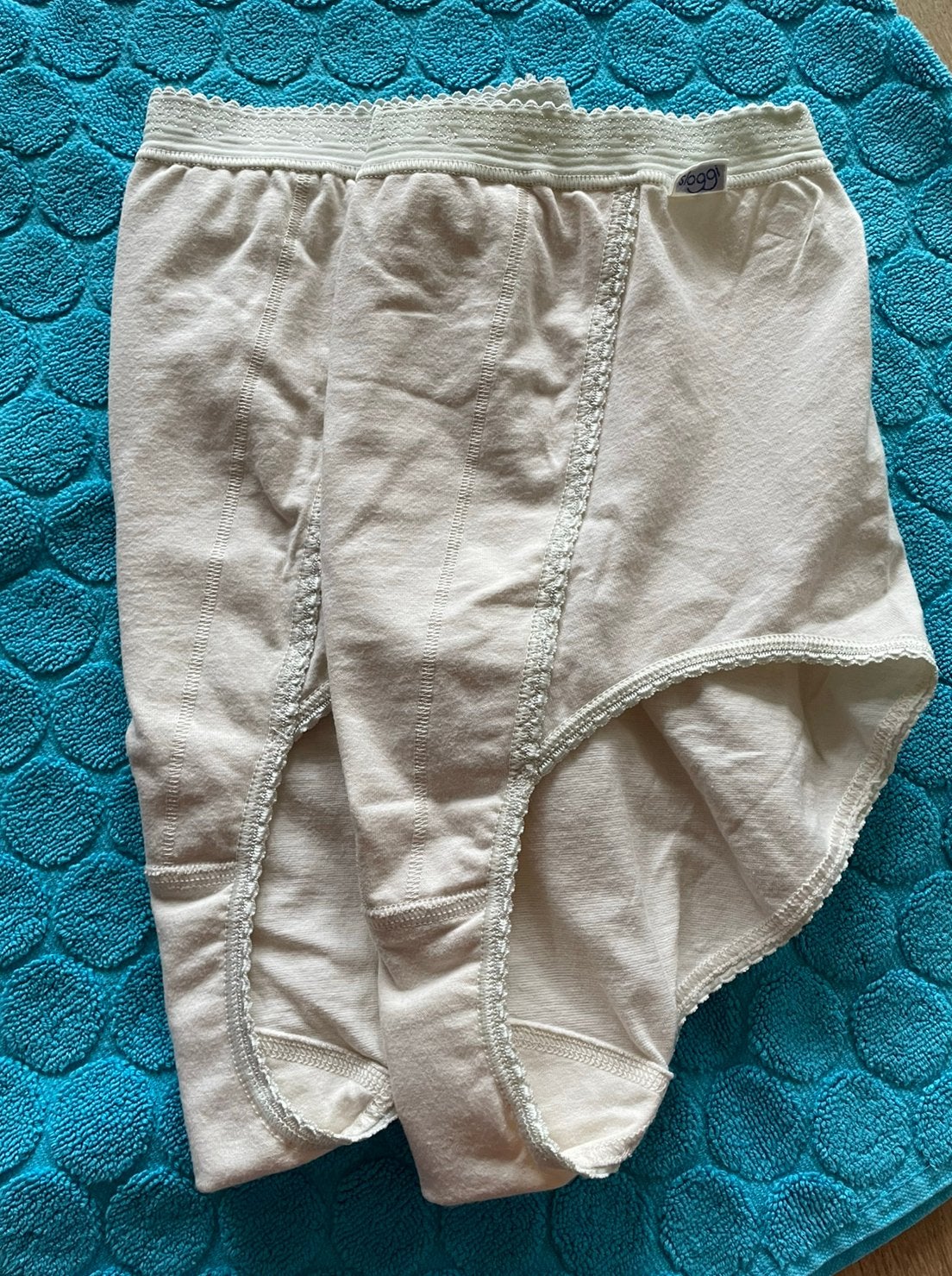2 Sloggi Control Maxi. Maat 44. Ivoor., Kleding | Dames, Ondergoed en Lingerie, Ophalen of Verzenden, Beige, Slip