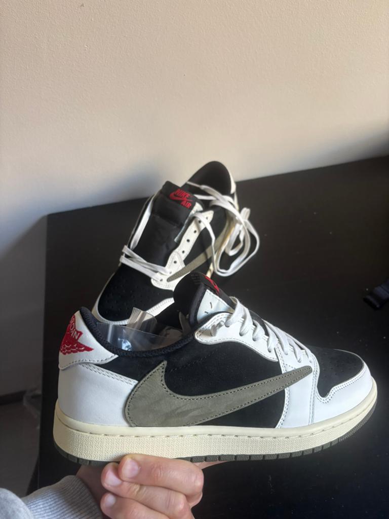 Travis Scott x Air Jordan 1 Low OG "Olive", Zwart, Nieuw, Ophalen of Verzenden, Sneakers of Gympen