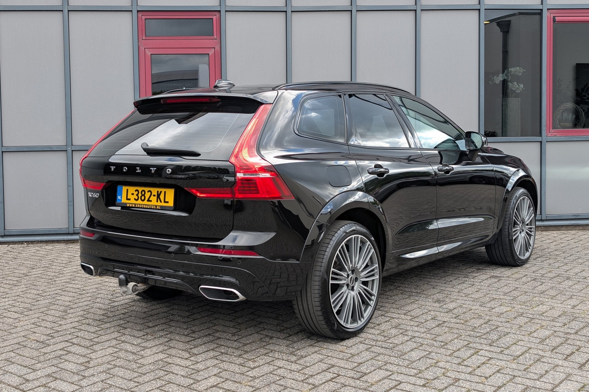 Volvo XC60 2.0 Recharge T6 AWD R-Design Black Trekhaak Panor, Automaat, Gebruikt, 138 €/maand, Adaptive Cruise Control