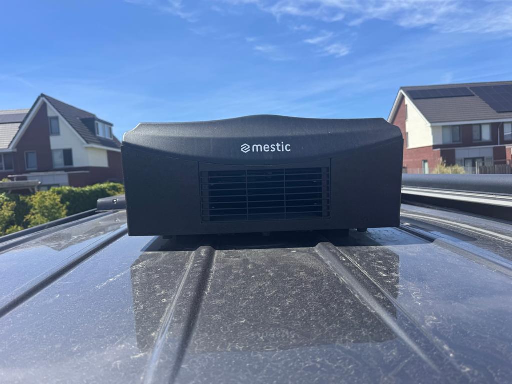 Mestic 2500L Dakairco Zwart - Krachtige Koeling voor Onderwe, Caravans en Kamperen, Caravan accessoires, Ophalen of Verzenden
