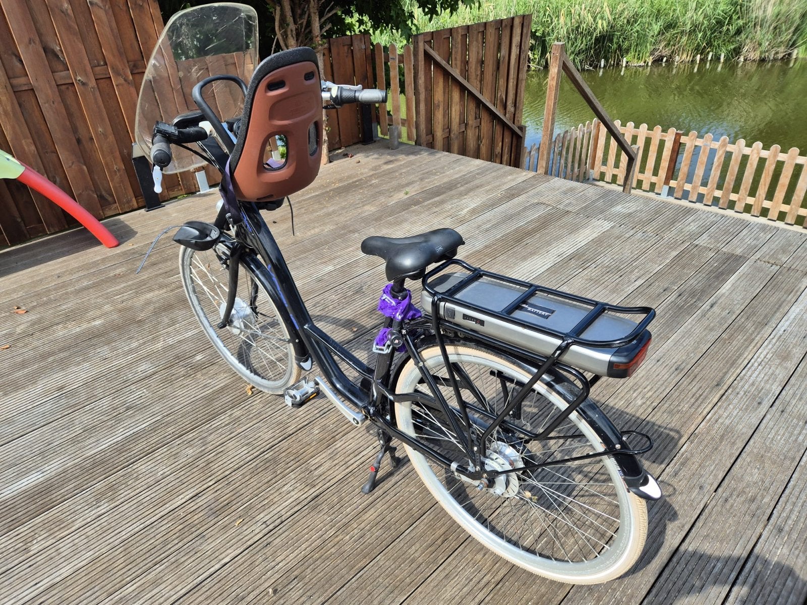 Elektrische fiets met defect scherm, Fietsen en Brommers, Fietsen | Dames | Damesfietsen, Velgrem, Versnellingen, Ophalen, Overige merken