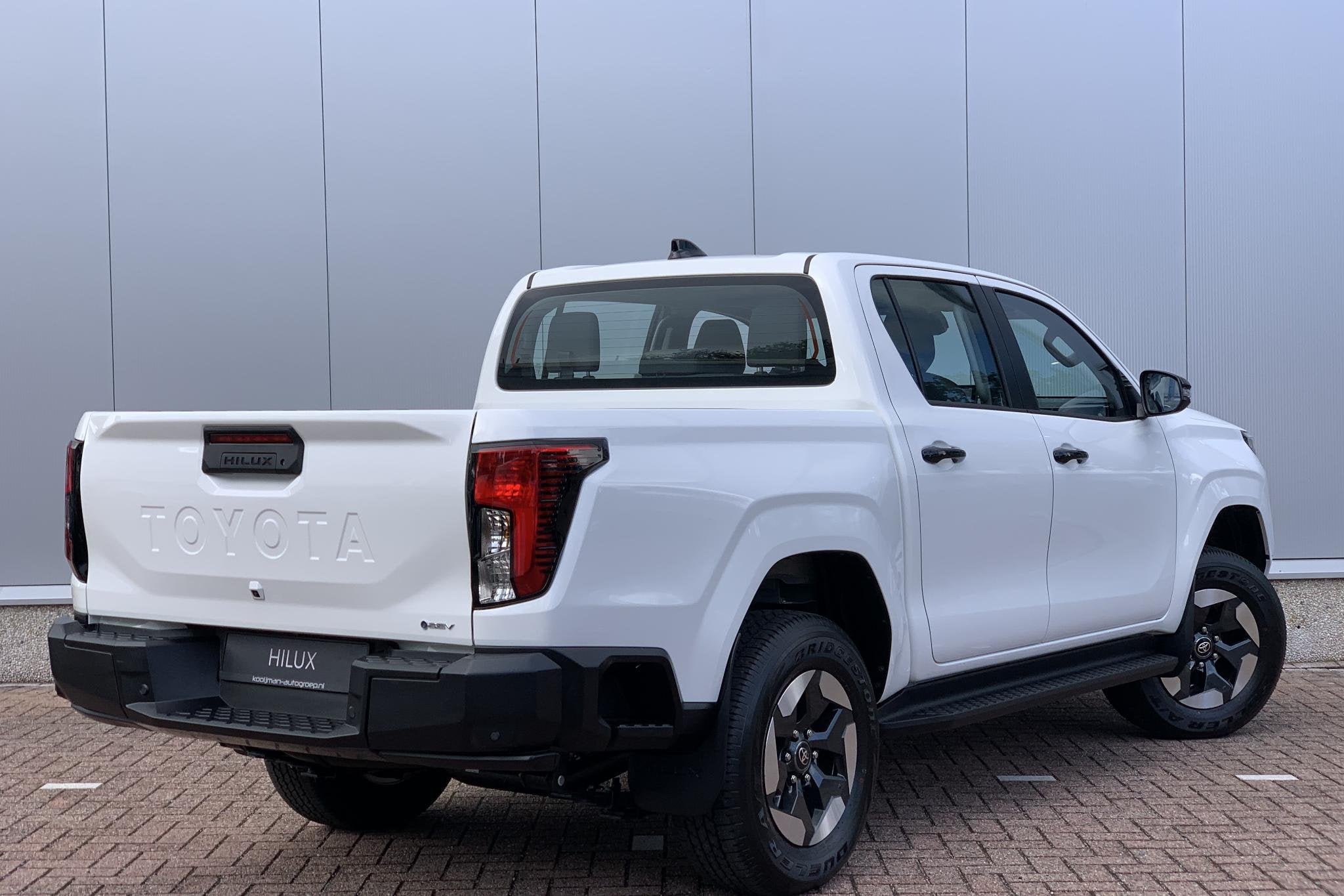 Toyota HiLux Challenger 59.2 kWh / Parkeersensoren V&A / Cam, Auto's, Automaat, 2395 kg, Wit, SUV of Terreinwagen