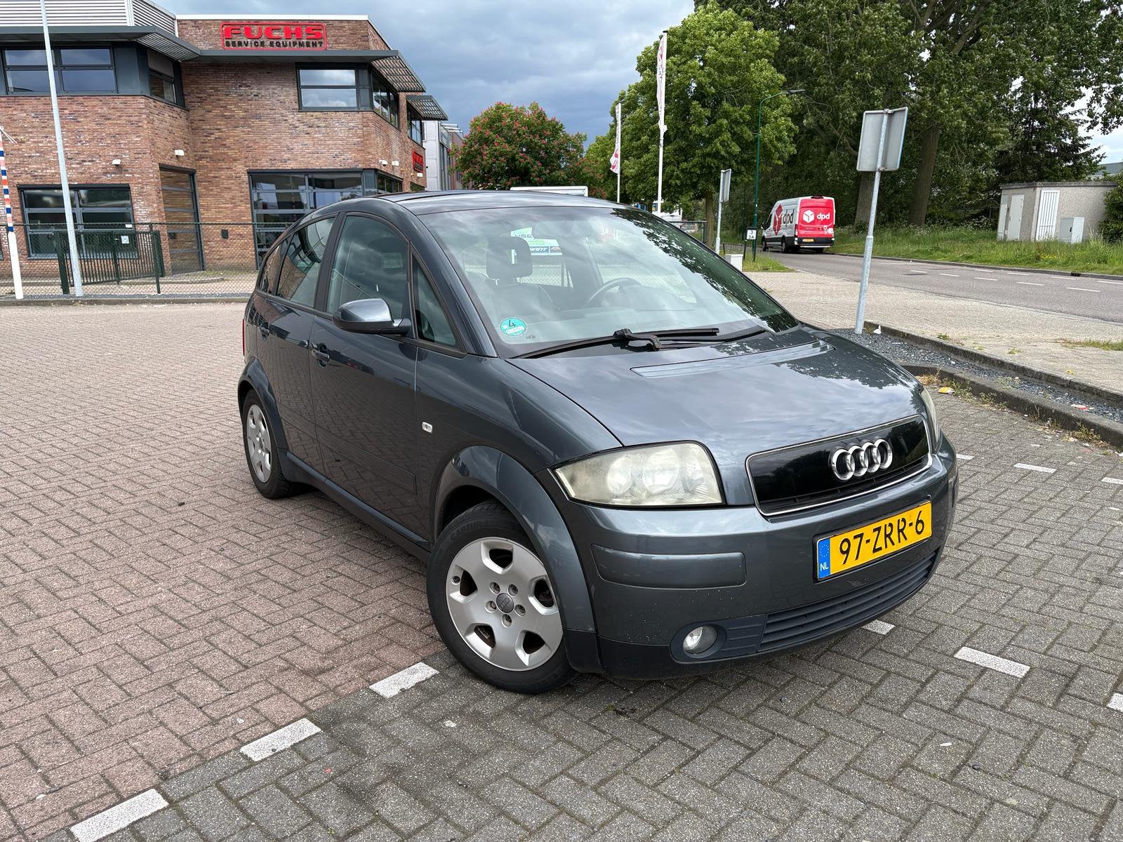 Audi 2003 Grijs, Voorwielaandrijving, 970 kg, 40 €/maand, Zwart