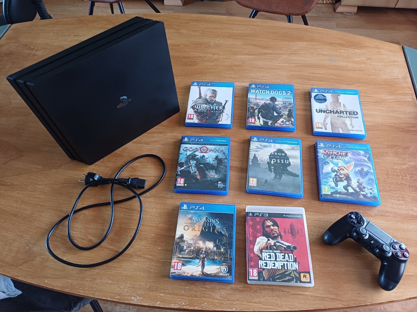 Playstation 4 pro met 2 controllers en diverse games, Spelcomputers en Games, Ophalen of Verzenden, Gebruikt, Controller, PlayStation 1