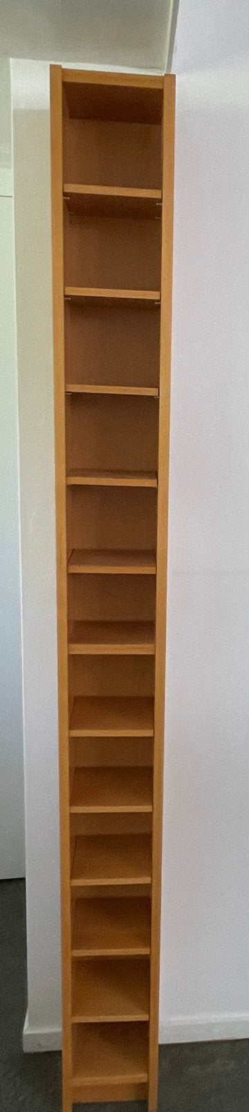 Ikea dvd kast, Huis en Inrichting, Woonaccessoires | Cd- en Dvd-rekken, Ophalen, Zo goed als nieuw, Hout, Cd's of Dvd's