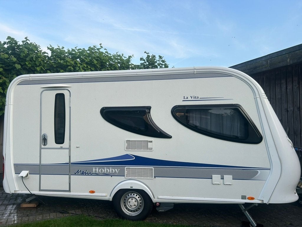 Hobby La Vita 440 SF inc. Mover & Voortent, Hobby, Schokbreker, Treinzit, Dwarsbed