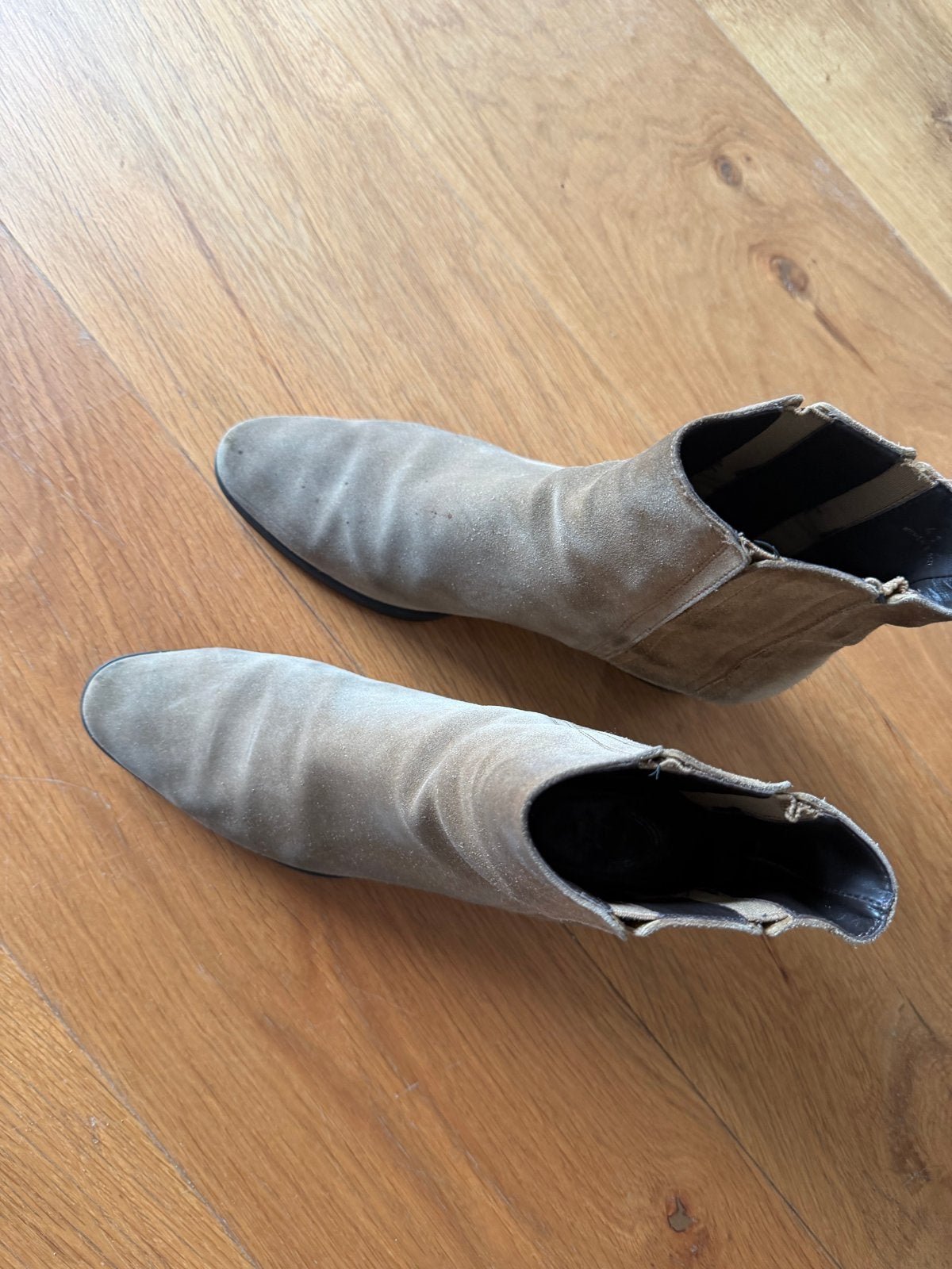 Tod's suède enkellaarzen - Maat 41, Beige, Lage of Enkellaarzen, Ophalen of Verzenden, Gedragen