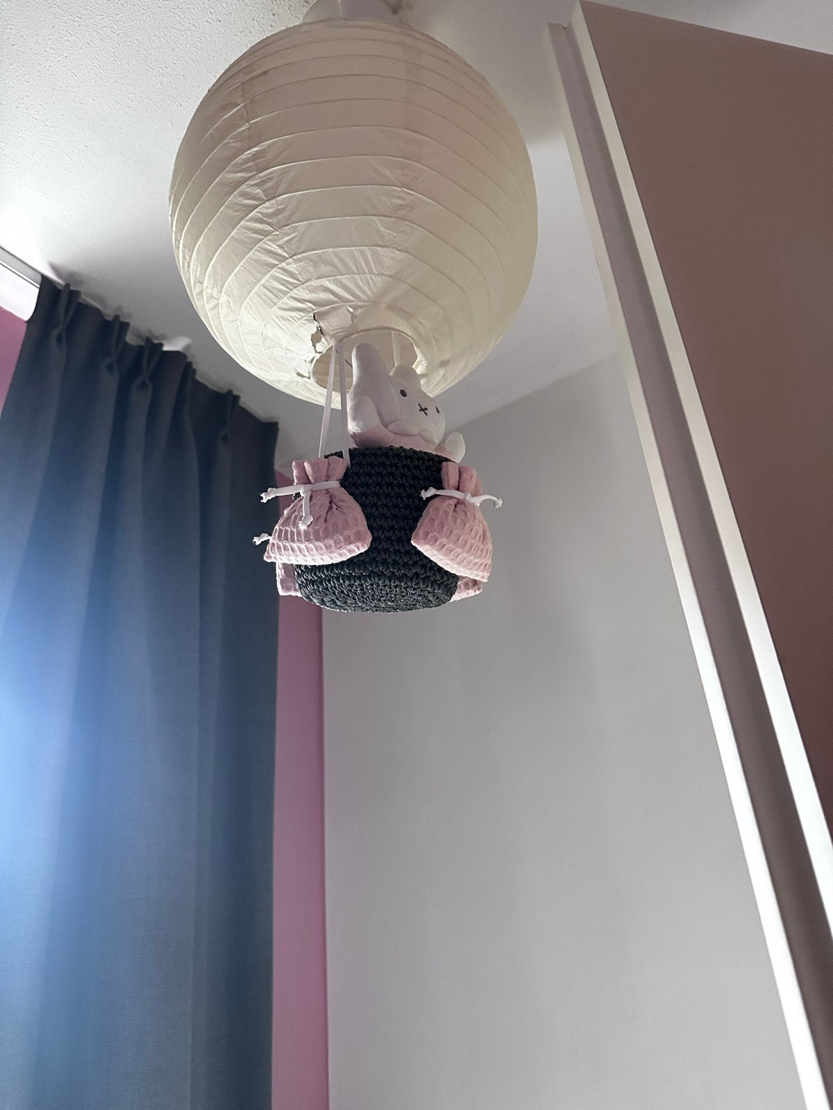 Miffy lampenkap met gehaakte mand en roze zakjes, Ophalen of Verzenden, Gebruikt, Textiel, Overige fittingen