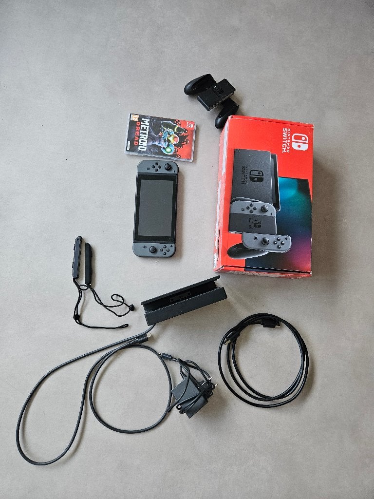 Nintendo switch met Metroid Dread, Spelcomputers en Games, Games | Nintendo Switch, Avontuur en Actie, Online, Gebruikt, 2 spelers