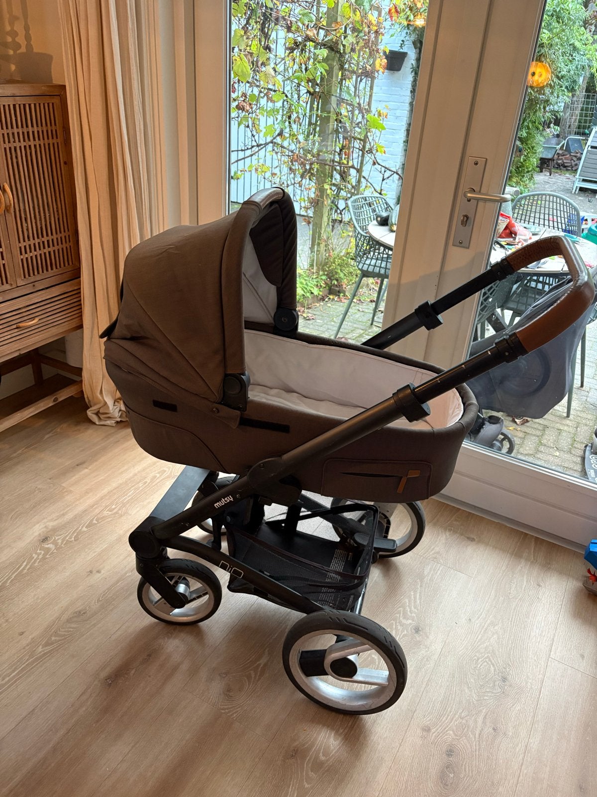 Gratis; Mutsy Nio kinderwagen met toebehoren., Ophalen, Gebruikt, Combiwagen, Met reiswieg