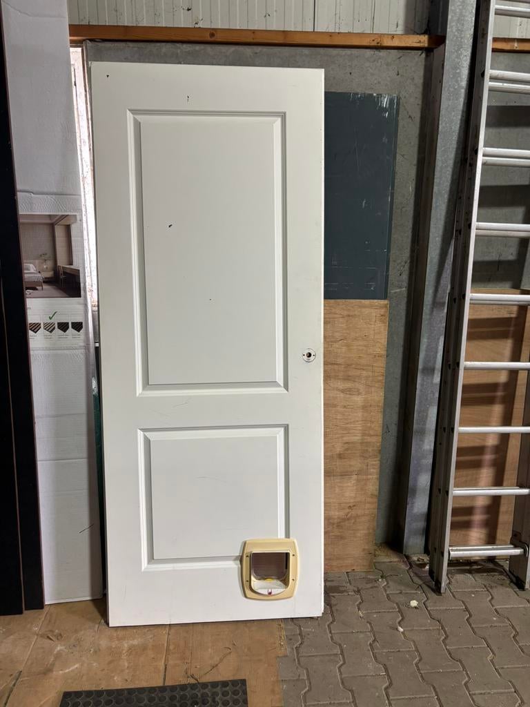 Nette Calgary opdek binnendeur 83x211 met kattenluik, Doe-het-zelf en Verbouw, Deuren en Horren, Ophalen, Zo goed als nieuw, Binnendeur