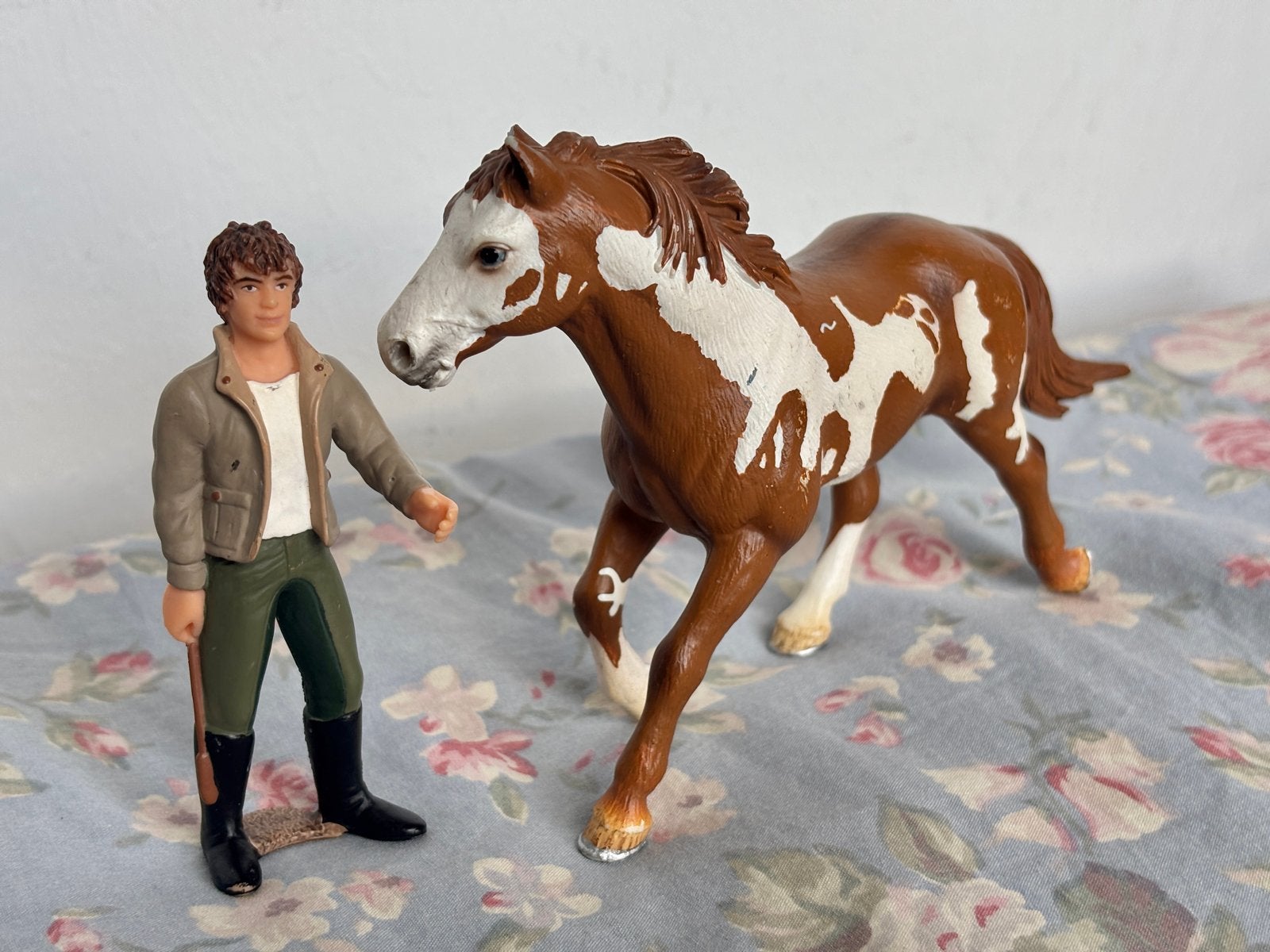Schleich Pinto Hengst (2006) en Rij-instructeur (2009), Ophalen of Verzenden, Gebruikt