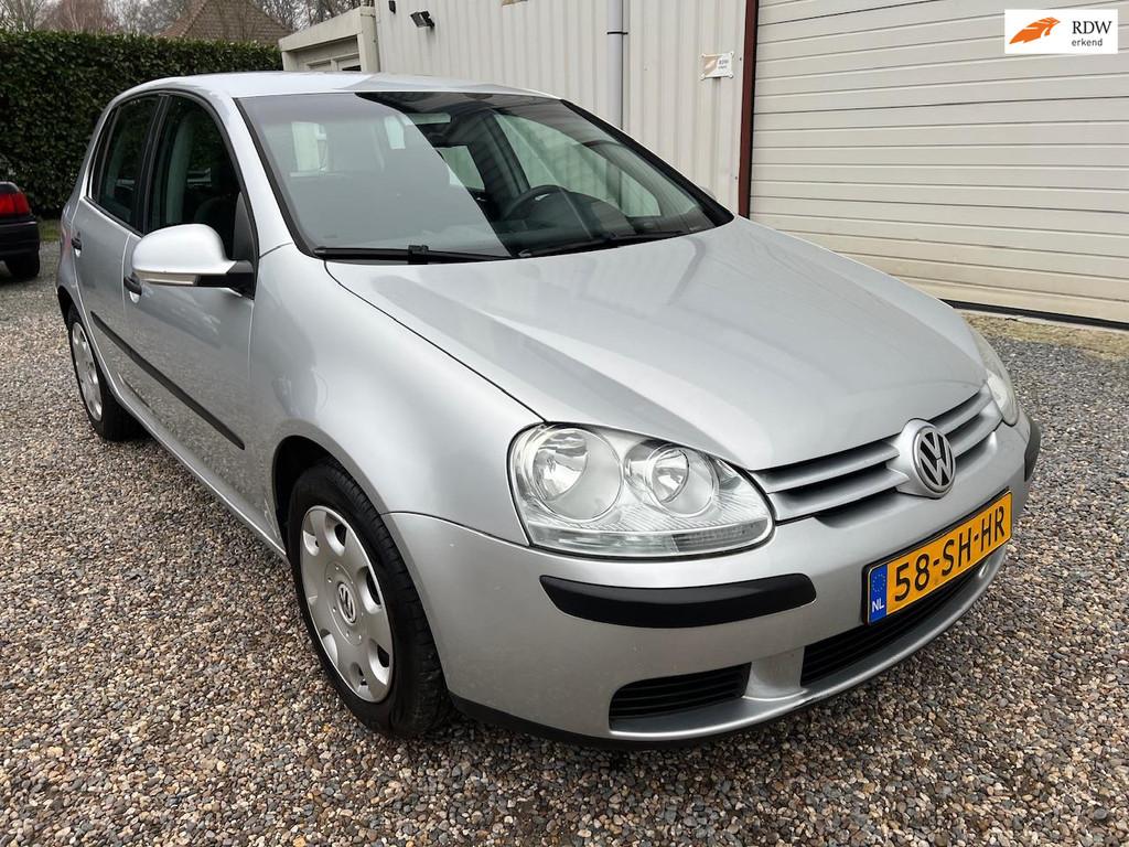 Volkswagen Golf 1.9 TDI Trendline 1e-EIG NEW-DISTRIBUTIE.NAP, Auto's, Voorwielaandrijving, Stof, Gebruikt, Zwart