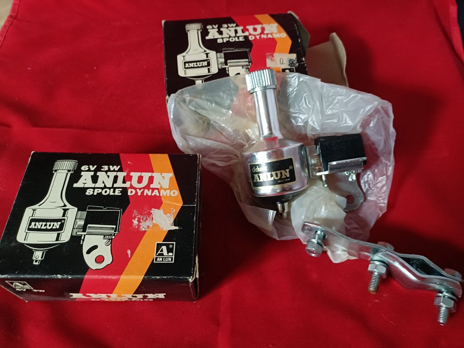 2x ANLUN Deluxe 6V 3W 8-Pole Dynamo - NOS, Overige typen, Ophalen of Verzenden, Oldtimerfiets, ANLUN