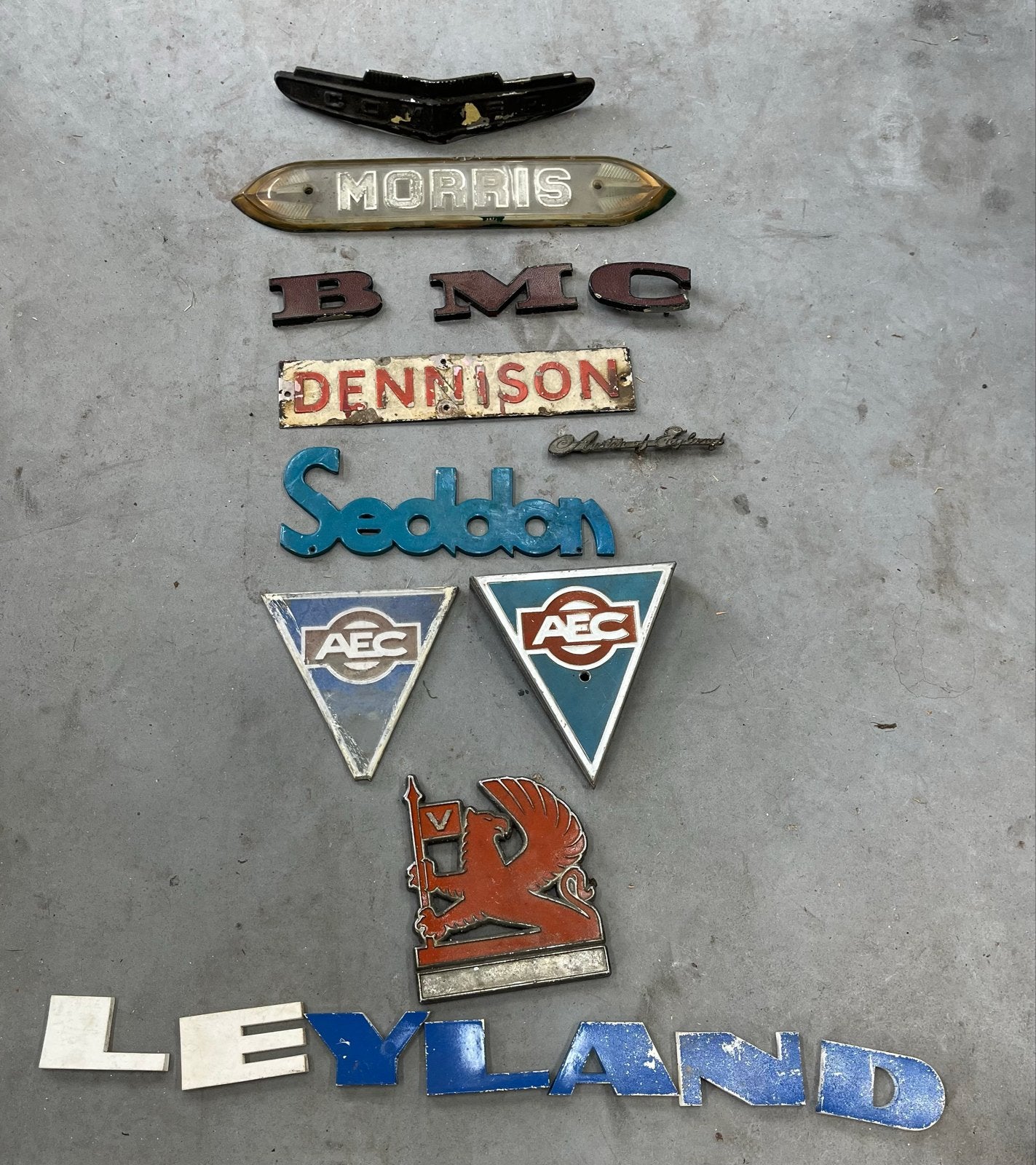 Engelse vrachtauto emblemen Morris, BMC, Bedford jaren '50-', Verzenden, Gebruikt, Oldtimer onderdelen