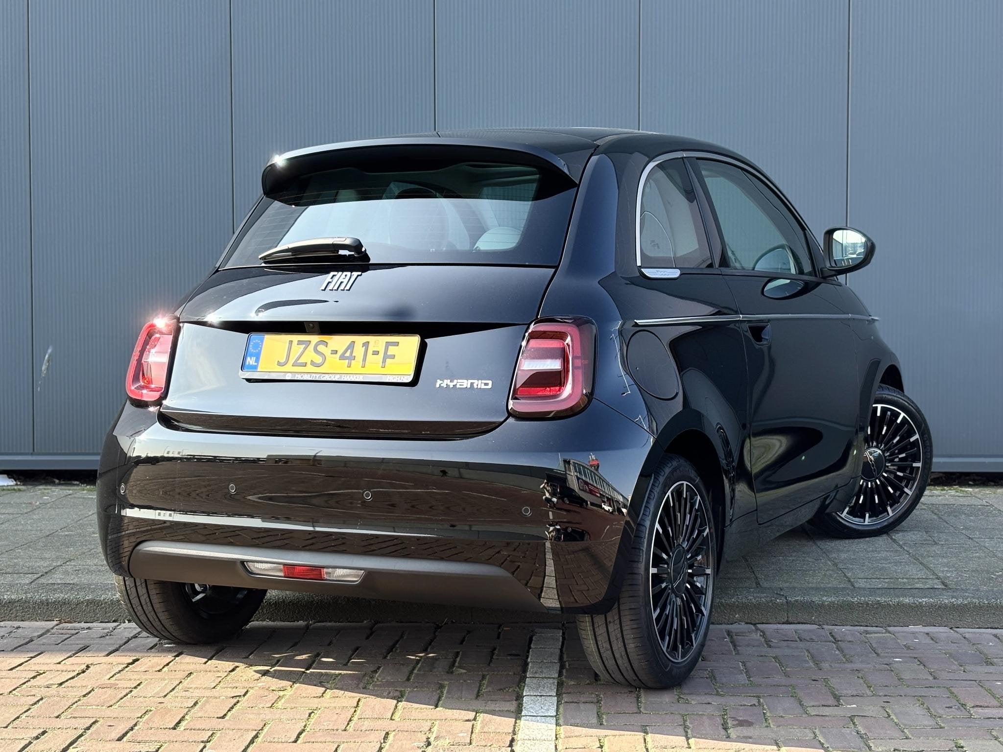 Fiat 500 1.0 Hybrid La Prima | Apple-Android | Panoramadak |, Auto's, Gebruikt, Euro 6, 4 stoelen, Zwart
