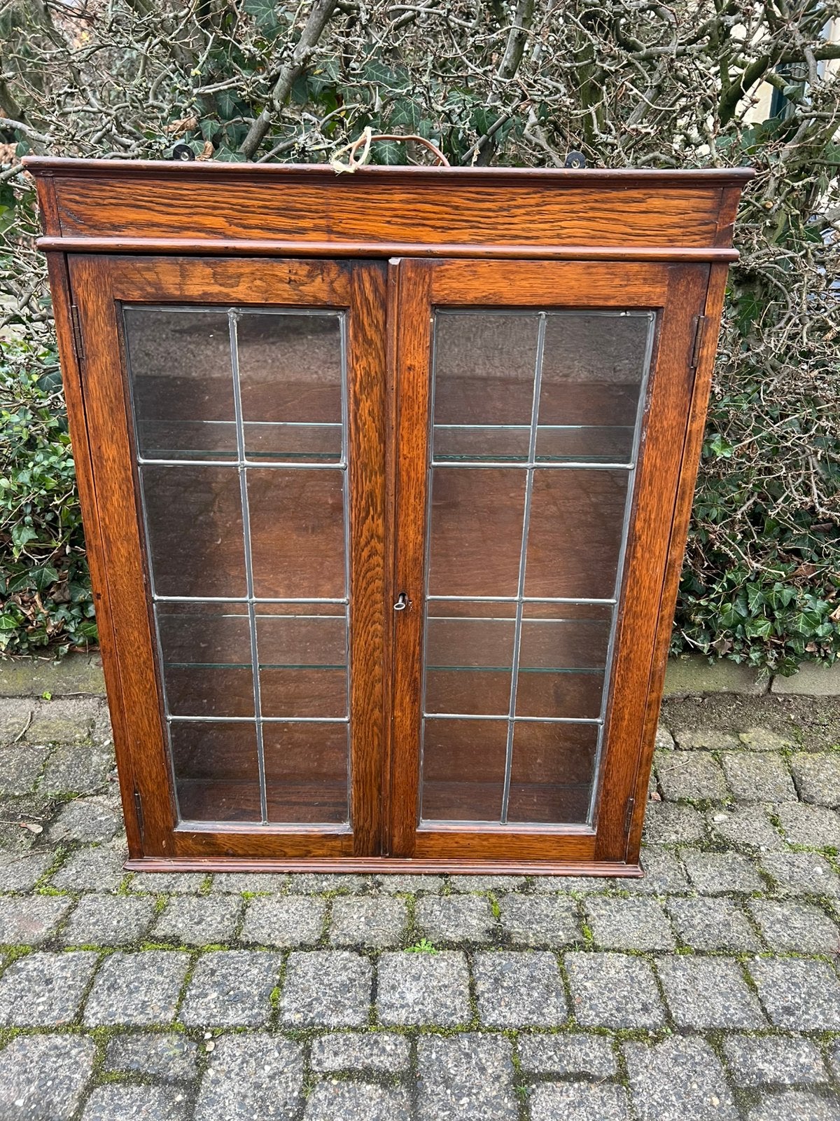 Antiek wandkastje, Glas in lood, Ophalen
