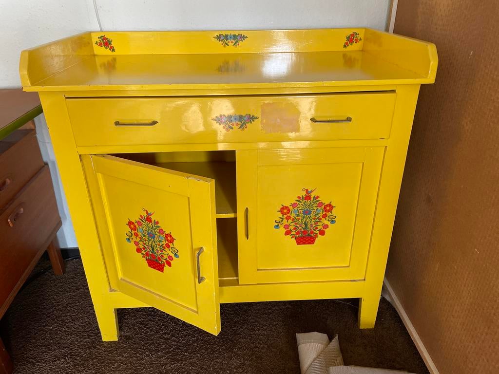 Vintage gele commode met Bloemenmotief, Ophalen, 50 tot 70 cm, 90 tot 105 cm, 100 cm of meer