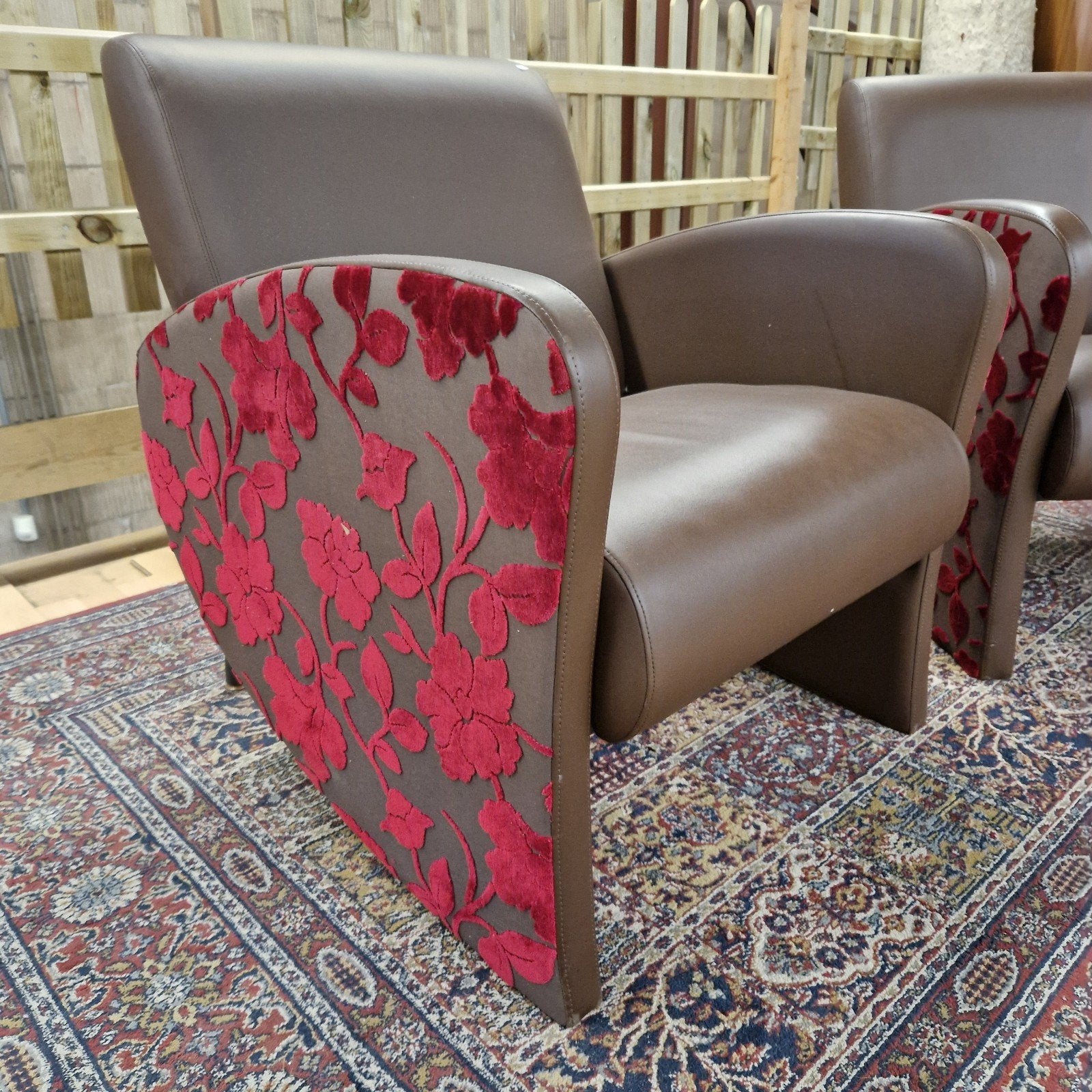 Fauteuils, bruin met rood bloemmotief, Ophalen, Gebruikt, ., 75 tot 100 cm