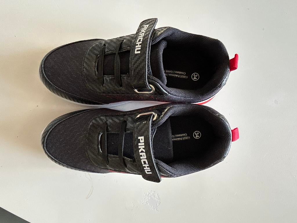 Pikachu sneakers Maat 34 - Zo goed als nieuw, Ophalen of Verzenden, Zo goed als nieuw, Jongen of Meisje, Sportschoenen