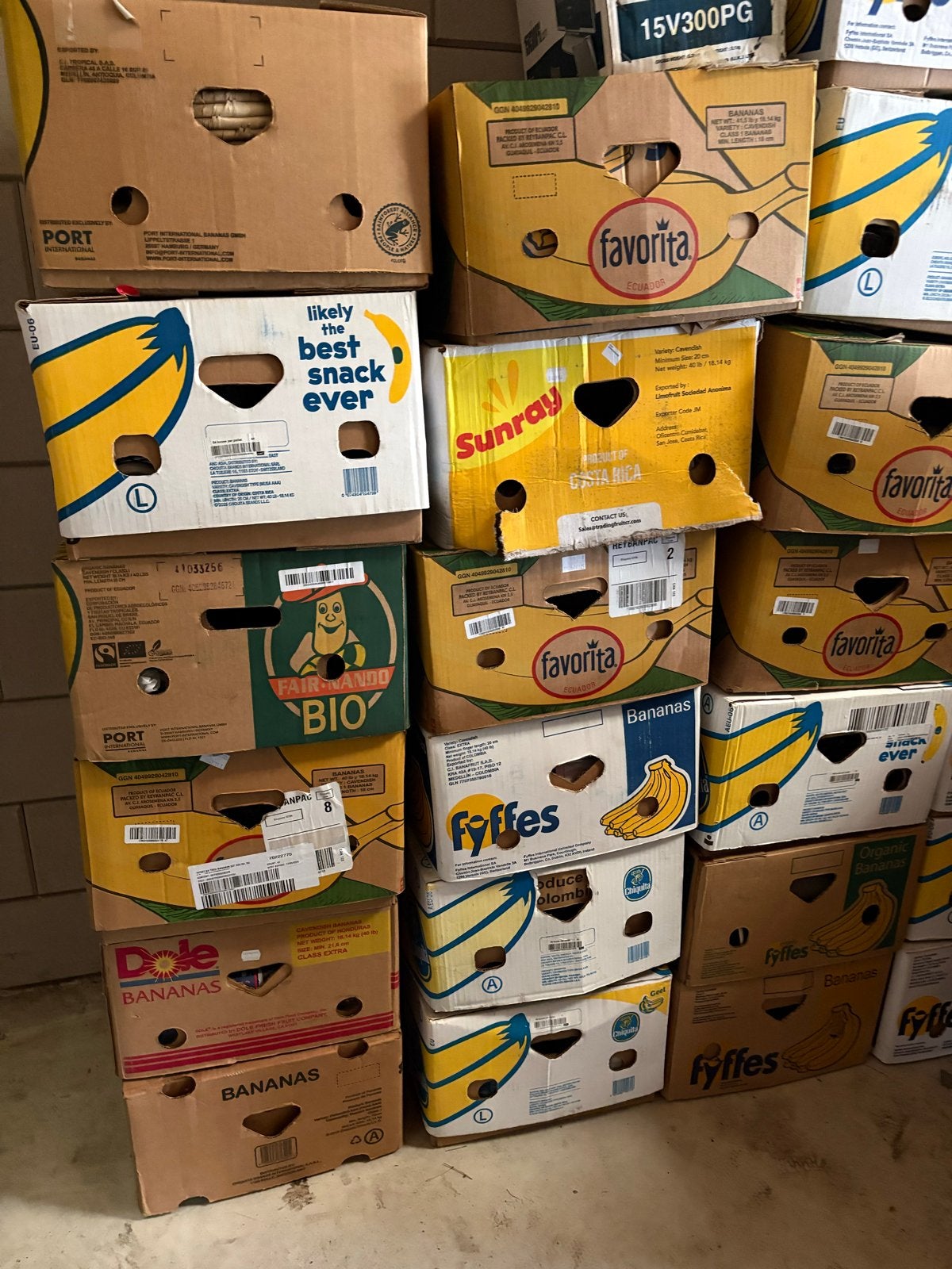 Partij volle bananendozen, Ophalen of Verzenden
