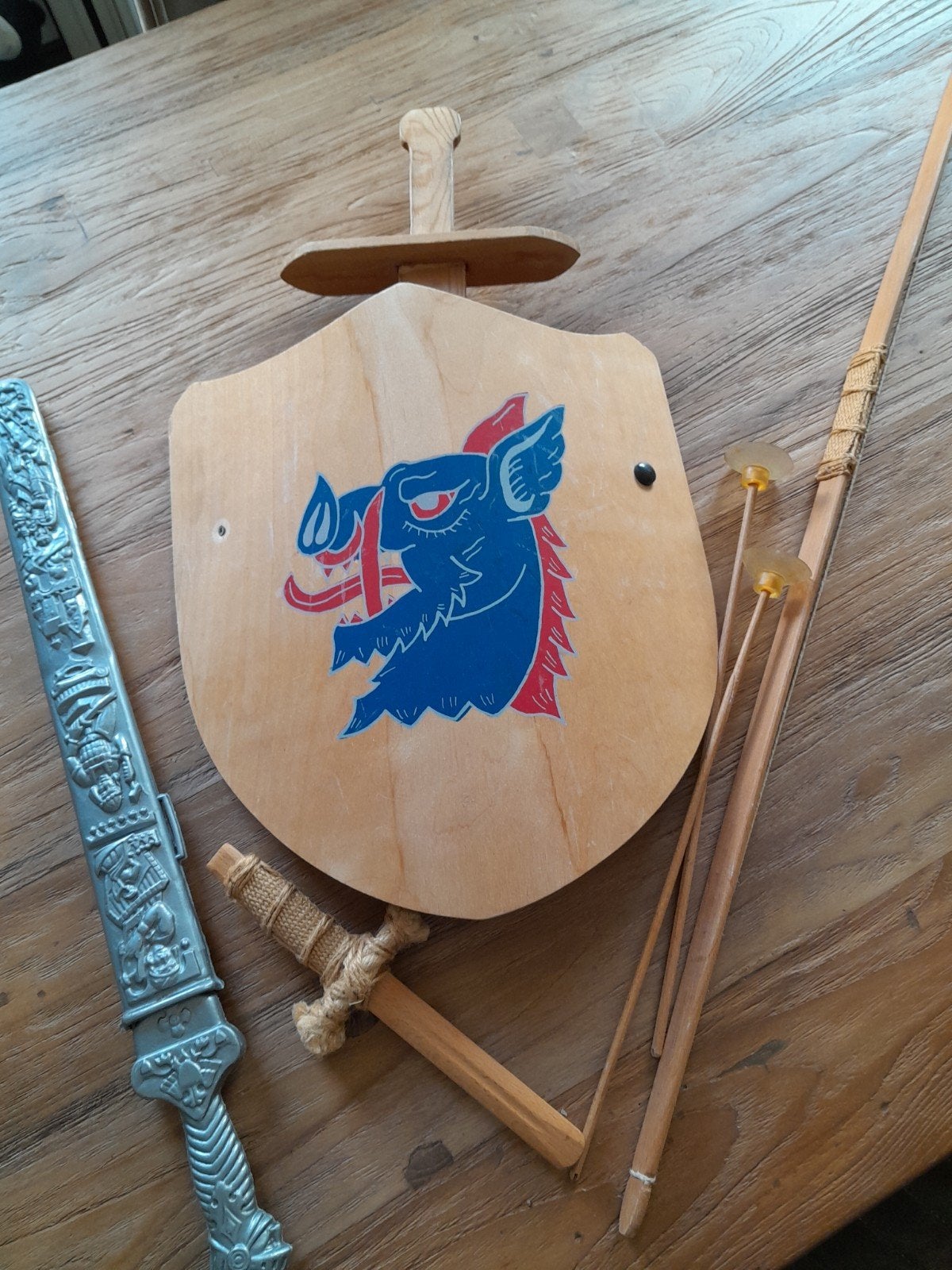 Houten speelgoed Ridder schild/zwaard dolk, pijl en boog, Ophalen