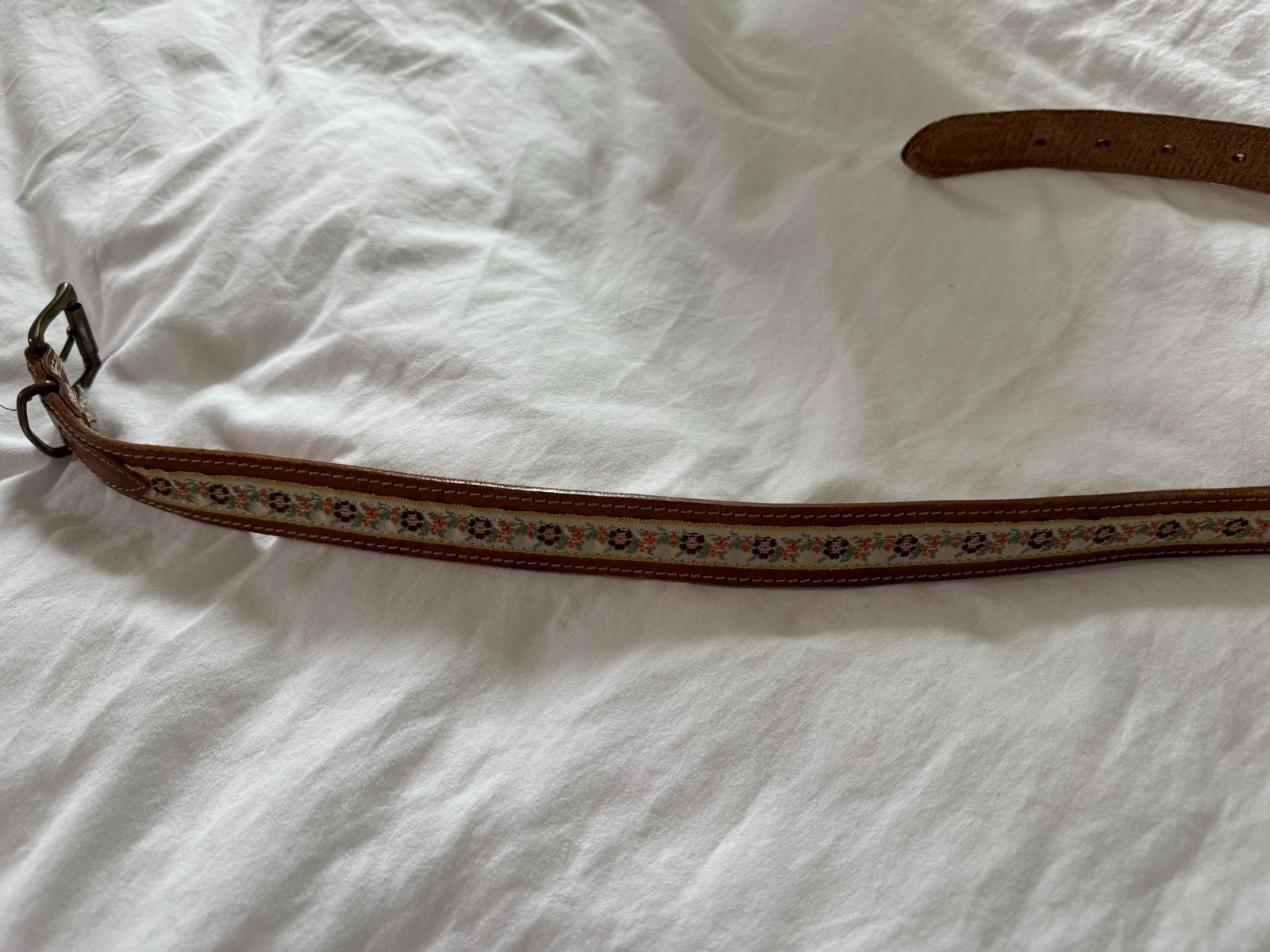 Leren riem met geborduurd bloemenpatroon, Kleding | Dames, Echt leder, 90 tot 100 cm, Heupriem, Ophalen of Verzenden