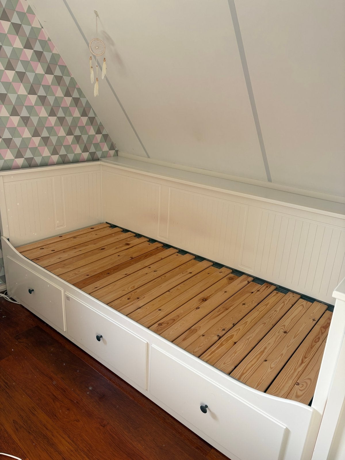 Wit eenpersoonsbed met lades - IKEA Hemnes stijl, Huis en Inrichting, Gebruikt, 90 cm, Eenpersoons, Wit