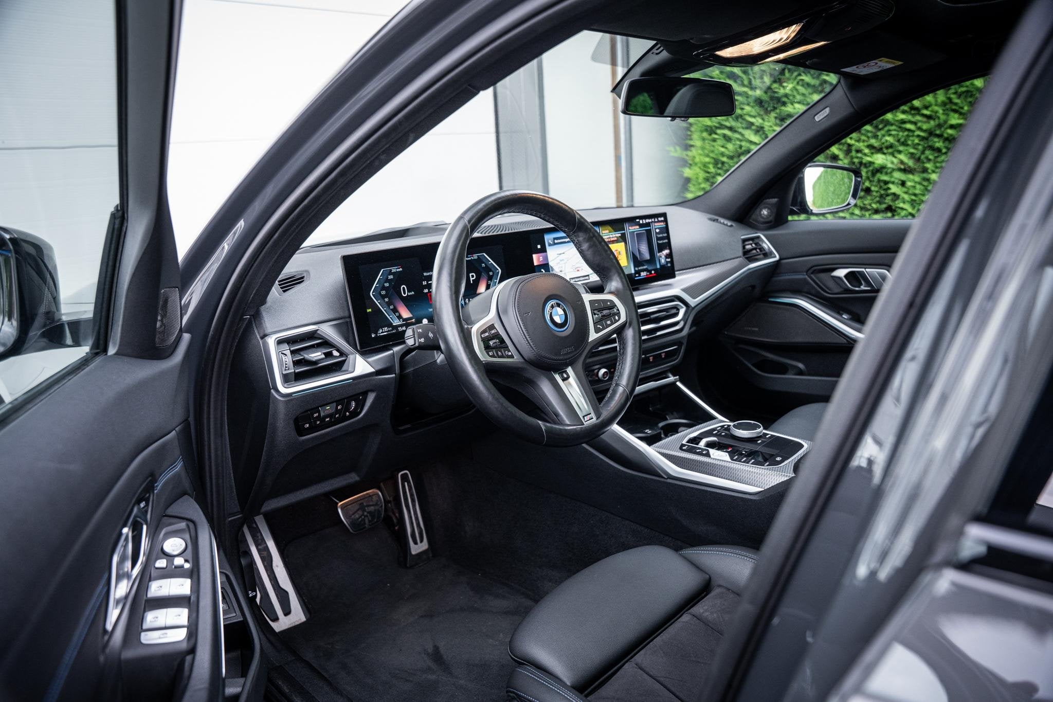 BMW 3-serie Touring 330e xDrive M-Sport Pro Pano-dak|DravitG, Auto's, Gebruikt, Euro 6, 4 cilinders, 120 €/maand