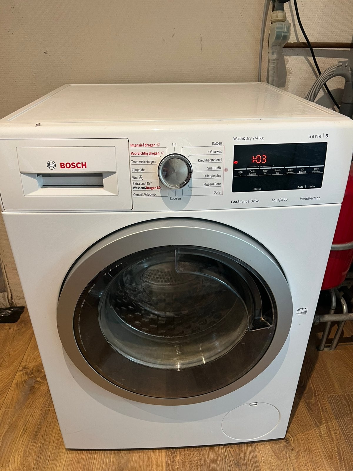 Bosch wash & dry - 7/4 kg - serie 6, Ophalen, Minder dan 85 cm, Zo goed als nieuw, 1200 tot 1600 toeren