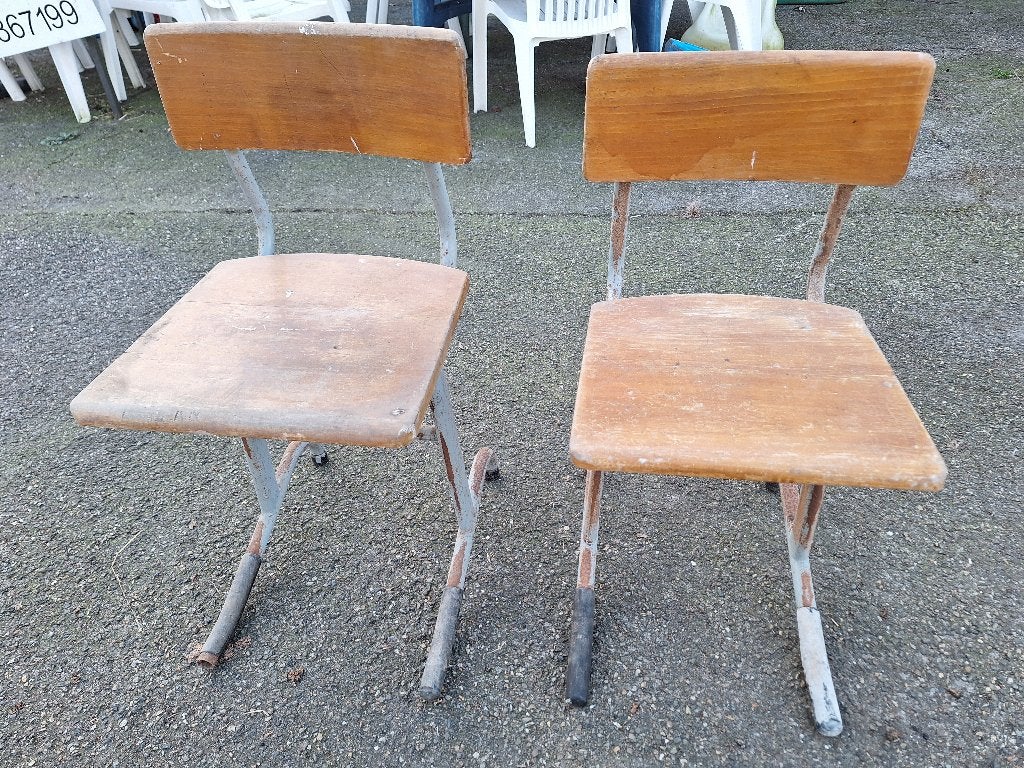oude school stoeltjes, Ophalen