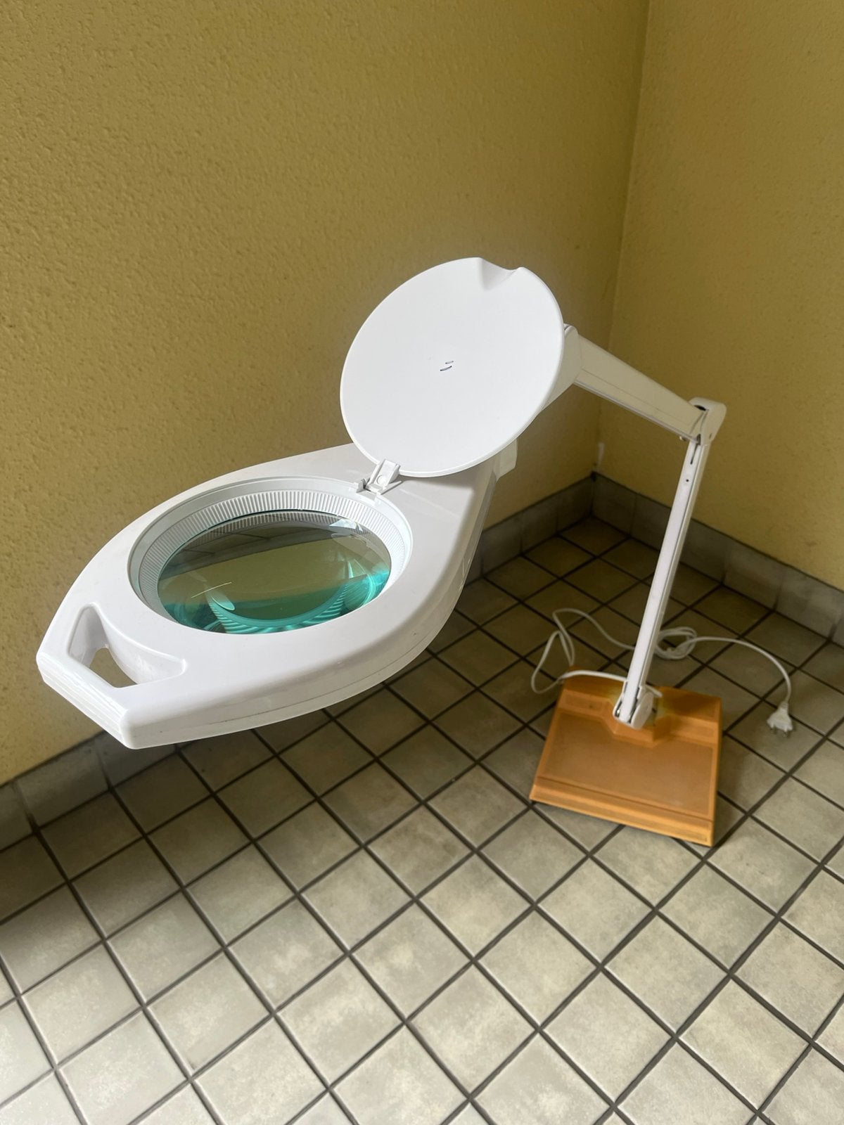 Loep lamp met zwaren voet, Hobby en Vrije tijd, Vergrootglazen, Loepen en Loeplampen, Ophalen of Verzenden, Zo goed als nieuw