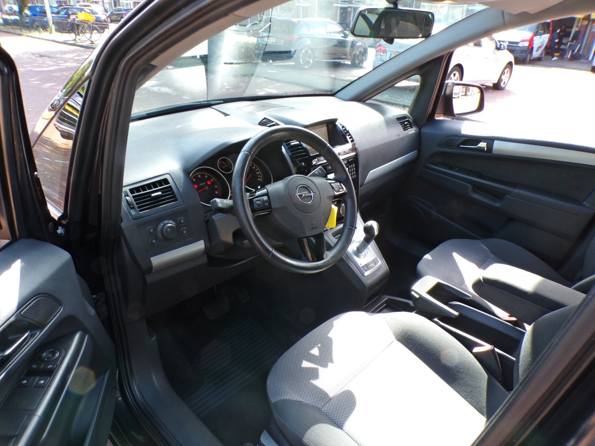 Opel Zafira 1.8 Edition AUTOMAAT DISTRIBUTIERIEM VERVANGEN 7, Gebruikt, Zwart, Zafira, 1403 kg