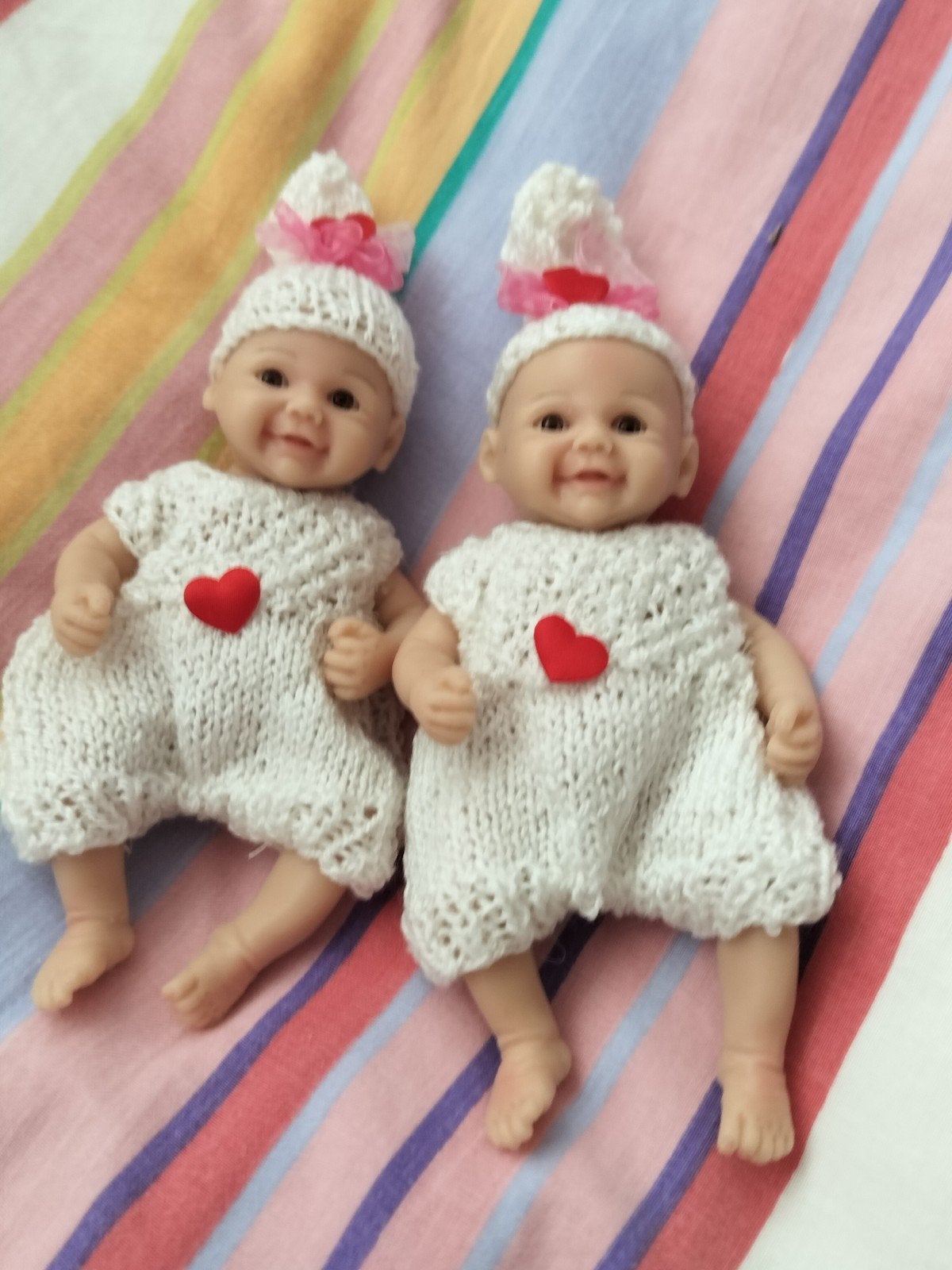 tweeling siliconen baby,s 6 inch  met kinderwagens en meer, Verzamelen, Verzenden, Zo goed als nieuw, Babypop, Levensecht of Reborn