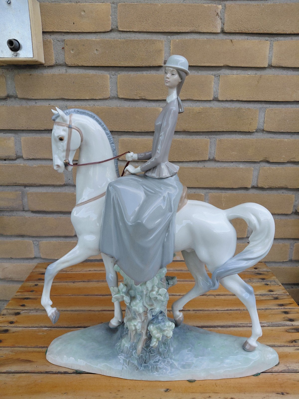Lladro beeld "Woman on Horse" - model 4516 - porselein, Antiek en Kunst, Meerkleurig, Beeld, Ophalen of Verzenden, Steen/keramiek