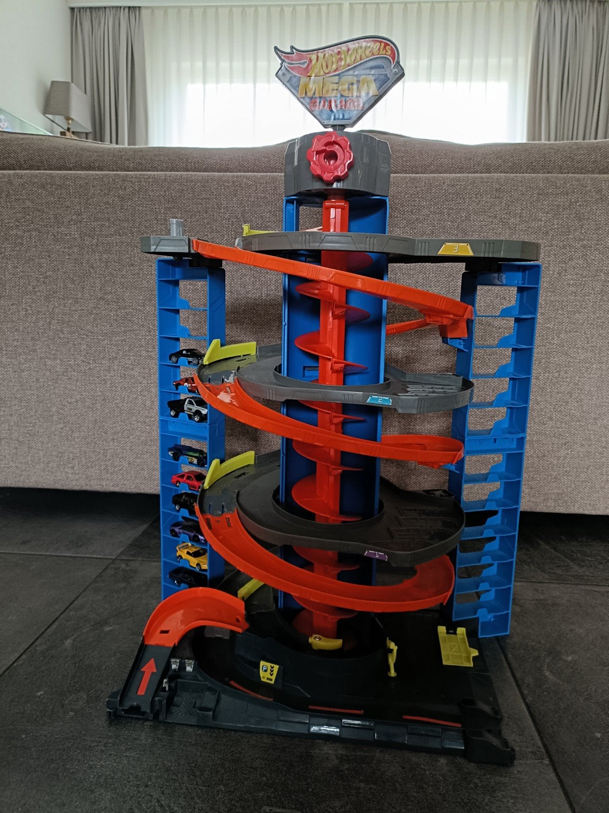 Hot Wheels Mega Garage met 10 auto's, Ophalen, Zo goed als nieuw