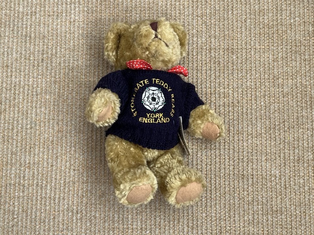 Channel Island Toys | Stonegate Teddy Bears | 26 cm, Verzamelen, Beren en Cherished Teddies, Ophalen of Verzenden, Gebruikt, Stoffen beer