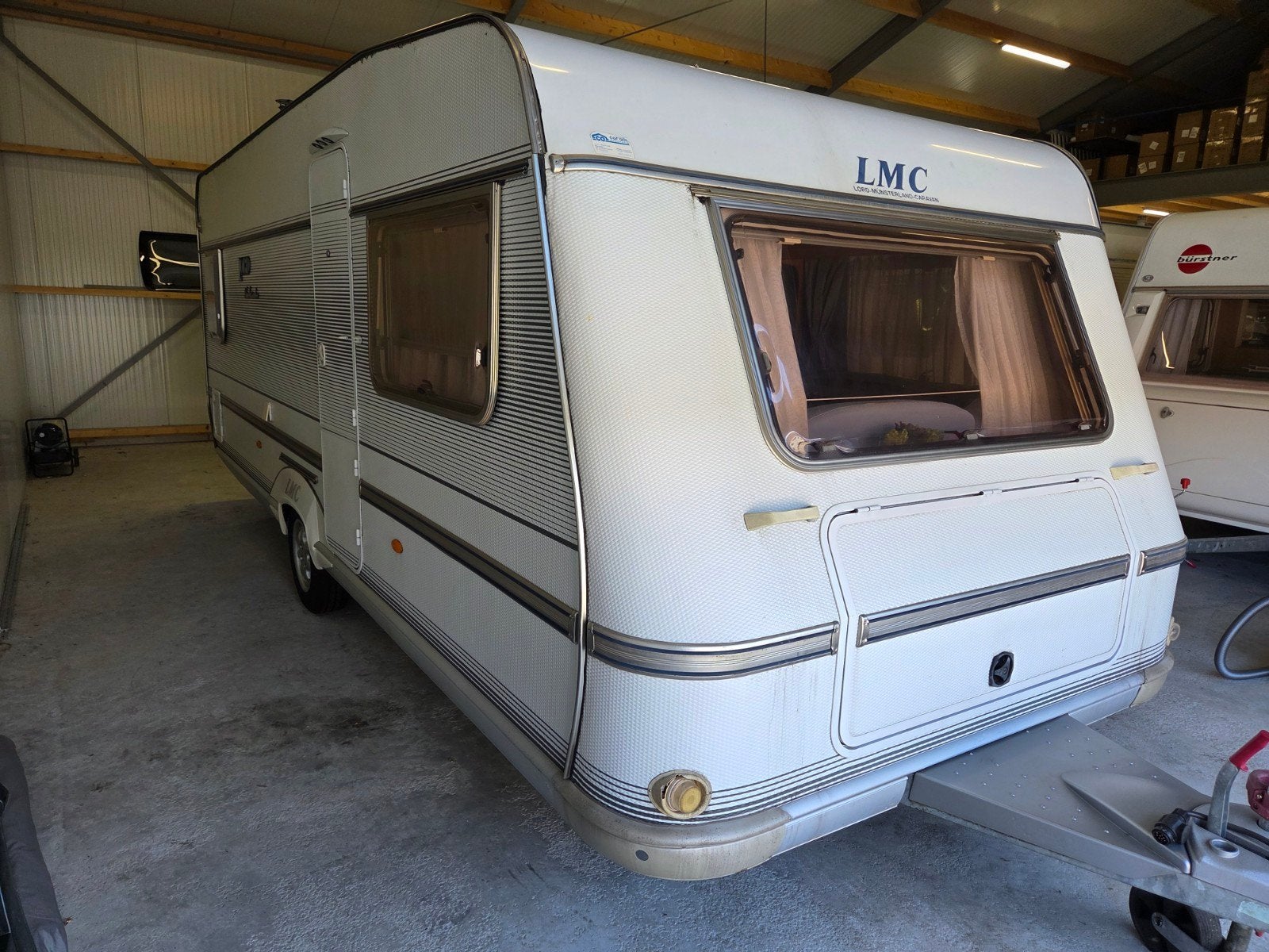 Lmc 560 ambassador ,bj 2004 ,frans bed,voortent, Rondzit, 5 tot 6 meter, Voortentlamp, LMC en Münsterland