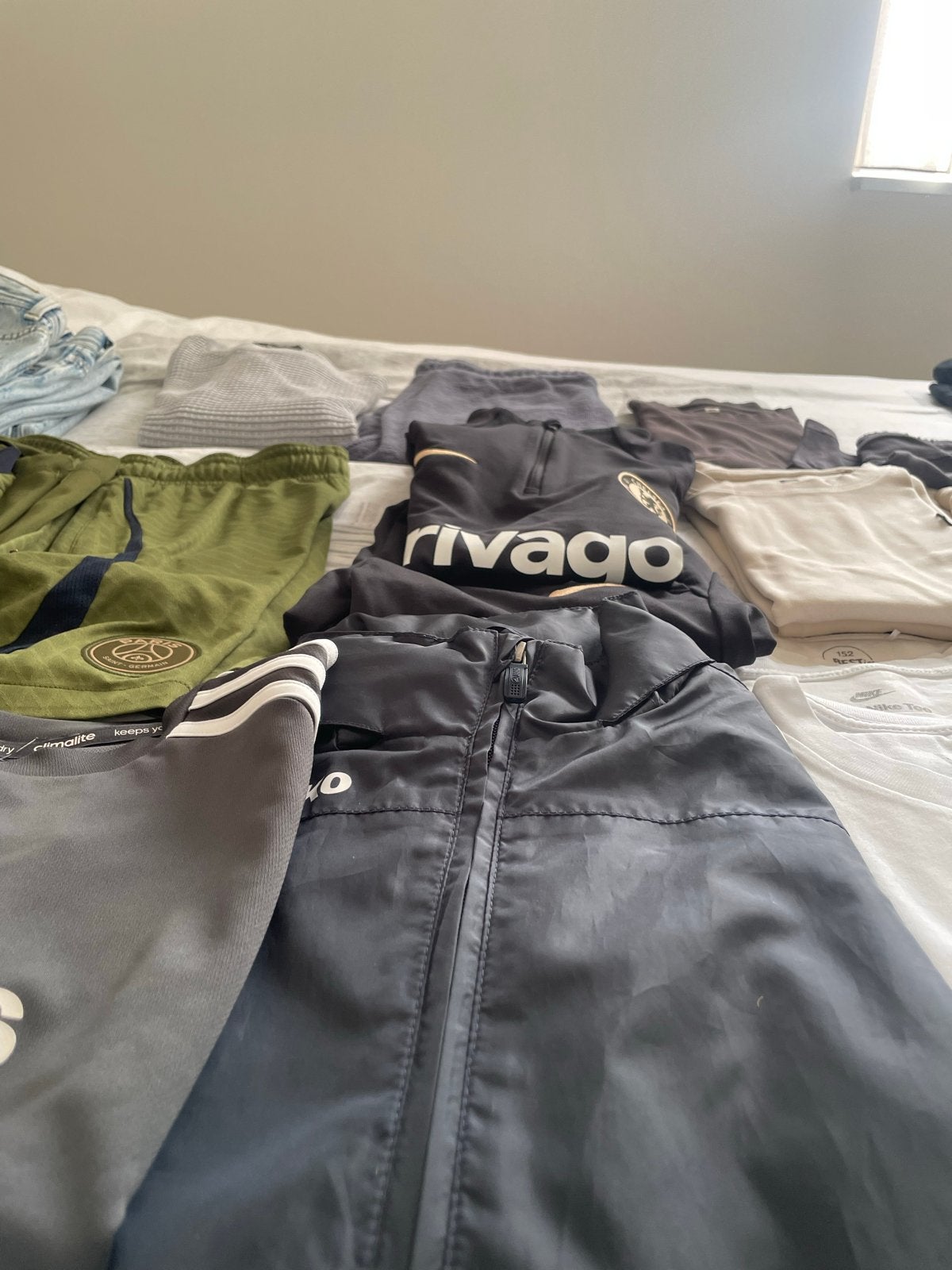 Grote kledingbundel: sportkleding, truien en meer (M/L), Kleding | Heren, Sportkleding, Overige kleuren, Maat 48/50 (M), Ophalen of Verzenden