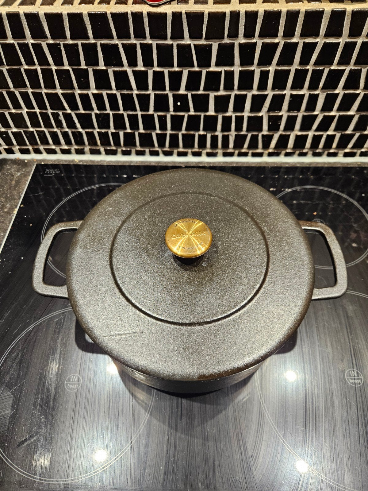 COMBEKK Dutch Oven 24cm, Huis en Inrichting, Ophalen, Zo goed als nieuw, Braadpan, Gietijzer