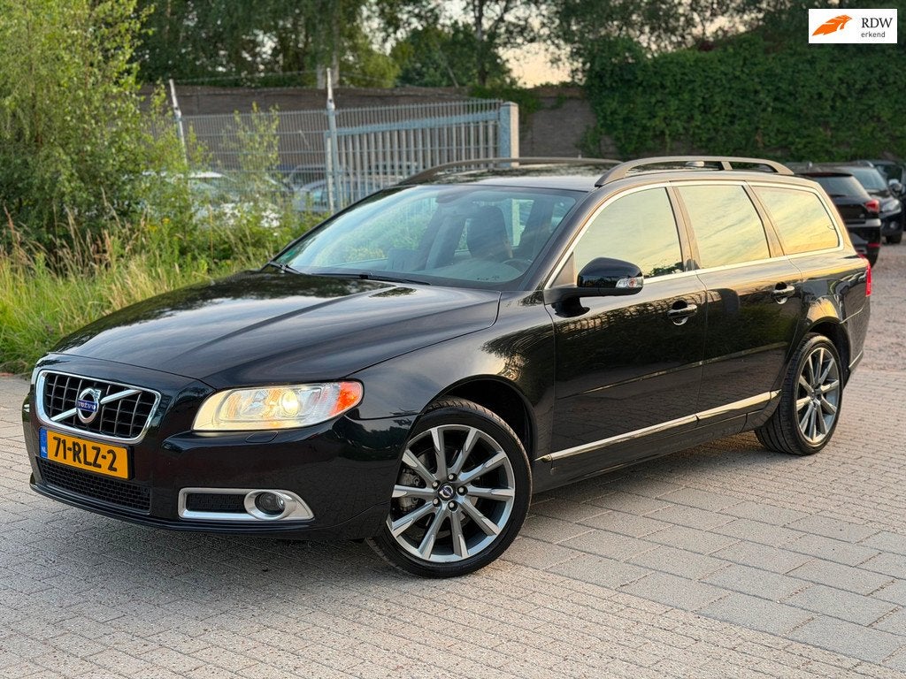 Volvo V70 1.6 T4 Limited Edition Airco Cruise Xenon Leder, Auto's, Voorwielaandrijving, Gebruikt, 4 cilinders, Zwart