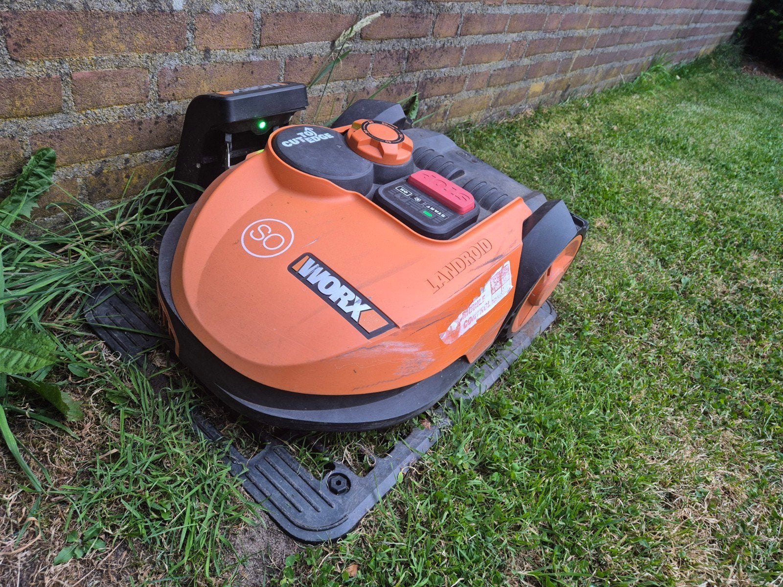Worx Landroid WR105SI.1 Robotmaaier incl. lader en draad, Ophalen, Gebruikt, Minder dan 30 cm